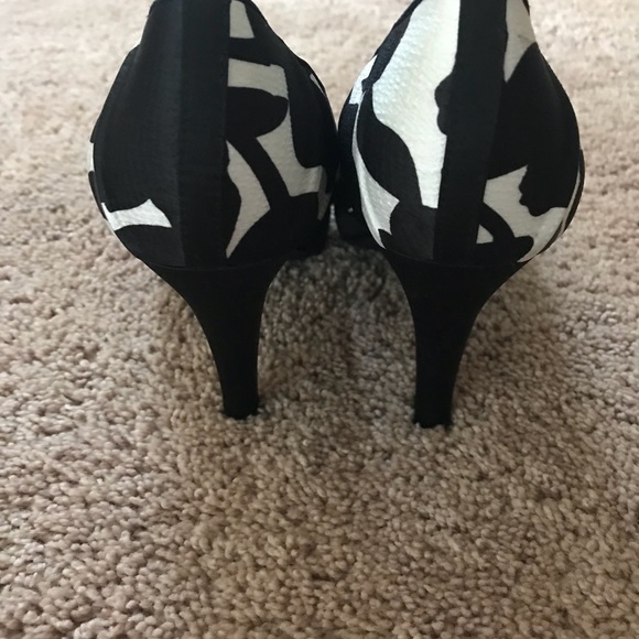 Beautiful dress shoes - Picture 4 of 5